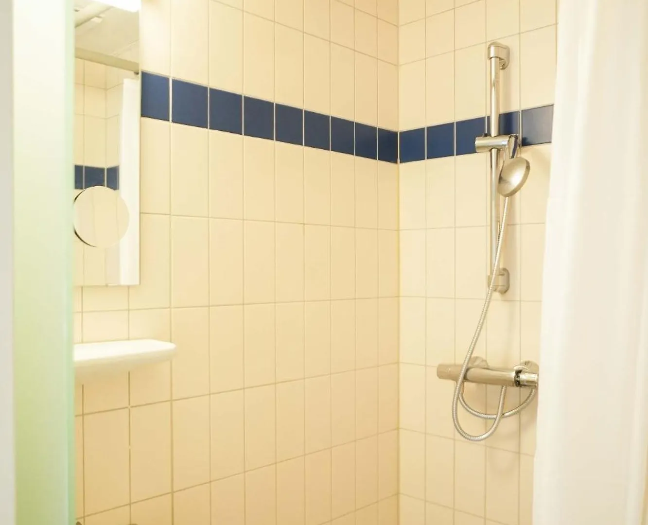 Bettenburg Hotel & Hostel Hamburg Germany